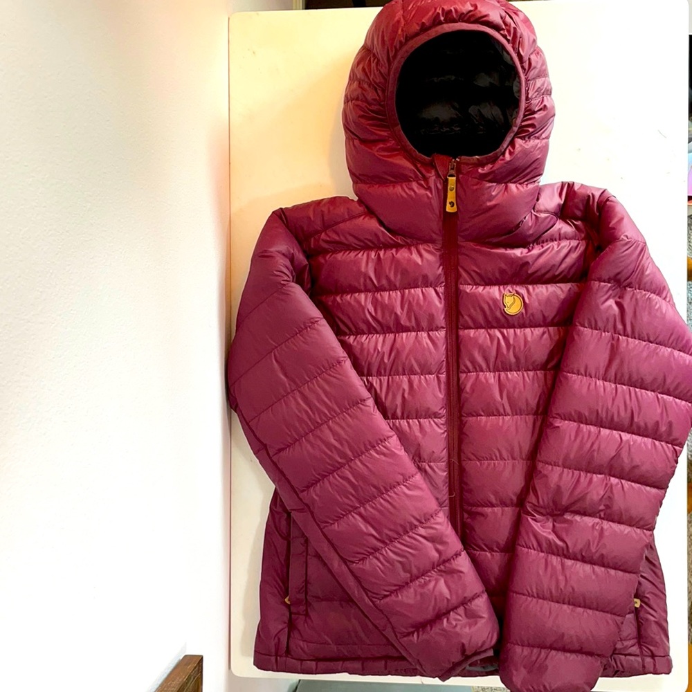 FjallRaven Women’s Down Jacket. Medium. Maroon.